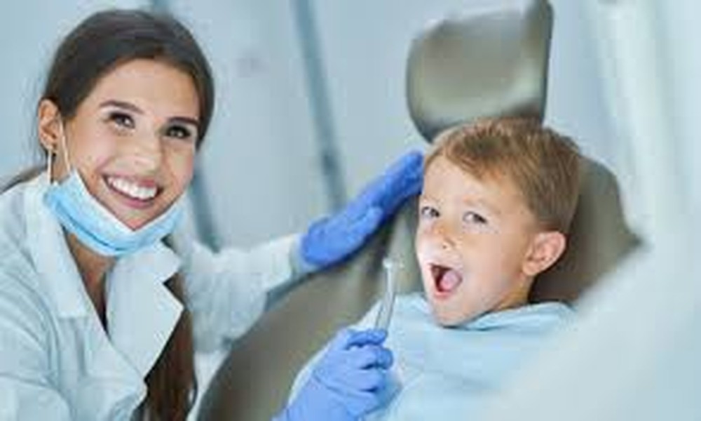 SIGNS YOUR CHILD SHOULD VISIT A PEDIATRIC DENTIST