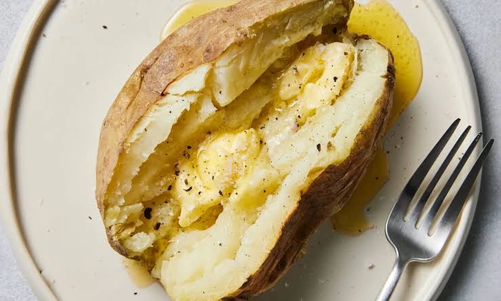How To Prepare A Microwave Baked Potato With Minimal Effort